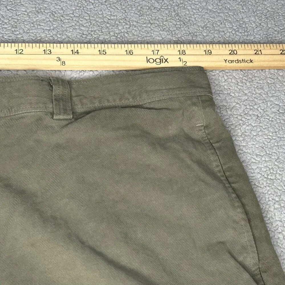 Tommy Bahama Shorts Mens 38 Green 100% Silk Flat Front Chino Casual Resort